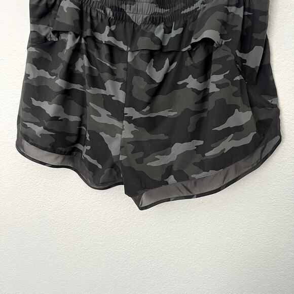 [Athleta] Printed Mesh Racer Run Short 4" Camo Print Workout Camouflage Size XL - Picture 6 of 12